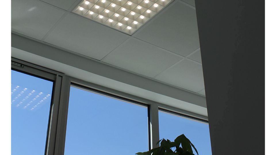 Lot de 10 dalles LED 60x60 - UGR19 - 110 lm/W - 40W - 230V - MATRX