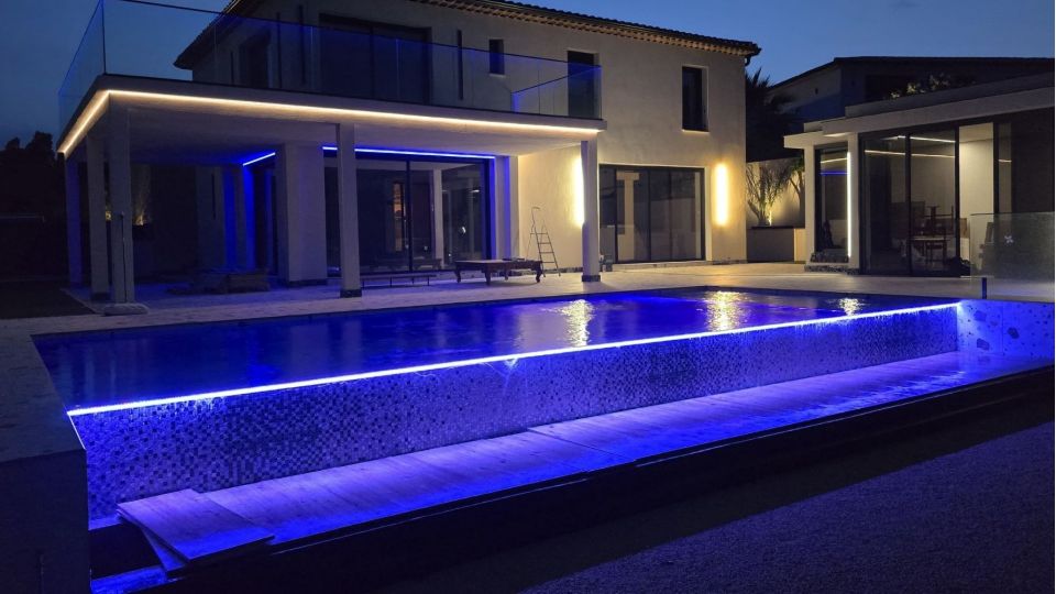 Ruban LED COB RGB + Blanc - 18W/m - IP68- 784 LED/m - 5m ou 10m  - 24V