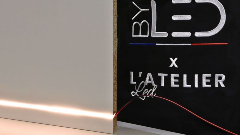 Néon flex avec ruban LED - 10W/m - IP68 - 180 LED/m - 24V - Latéral -  L0410T - 20 mètres